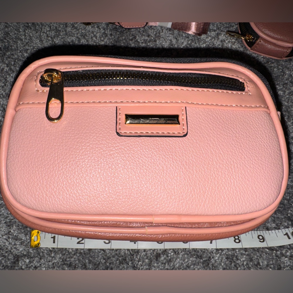 NWOT Women's Pinkish Salmon color Crossbody Camera style Bag with pouchy - Picture 2 of 6